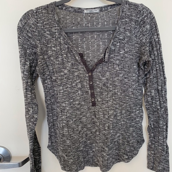 Abercrombie & Fitch Tops - Abercrombie and Fitch long sleeve very soft